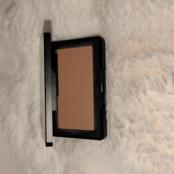 MAKE UP FOR EVER Artist Longwear Skin-fusing Contour Powder - Picture 1 of 3